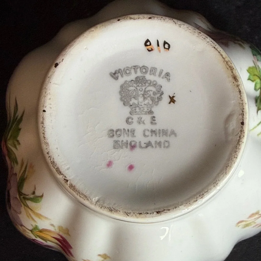 Victoria C&E Bone China England Floral Anemone Scalloped Sugar Bowl Gold Gilt